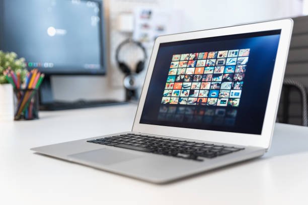 Viewer planning to watch an international match using a tablet world-clock and calendar app